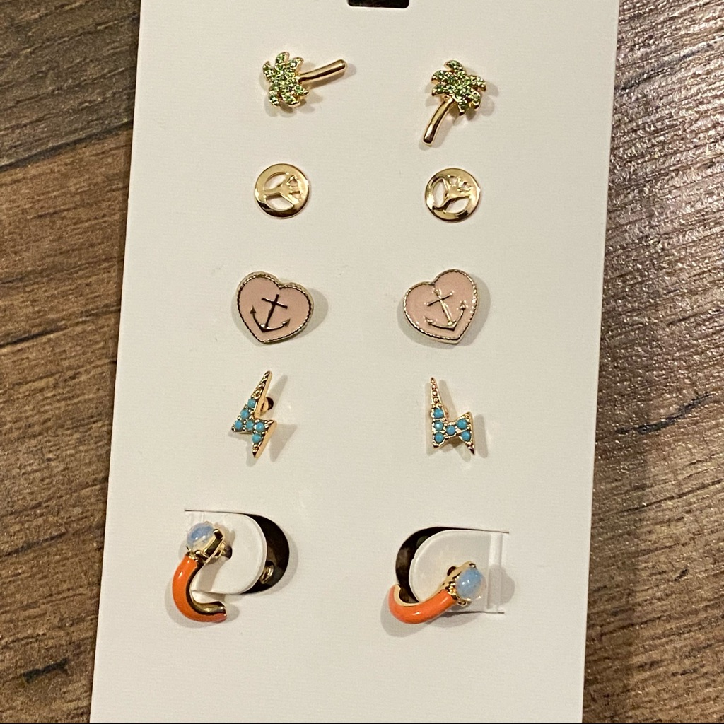Nwt 5 Pair Stud Earring Pack 8$